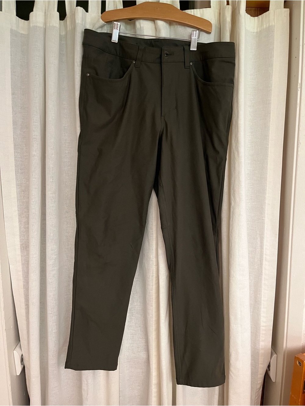 lululemon athletica Men's Olive Green Straight-Leg Pants